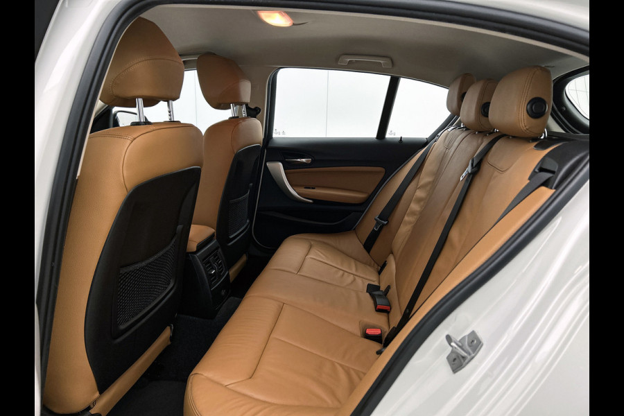 BMW 1-serie 118i High Executive (GROOT-NAVIGATIE, LEDER, STOELVERWARMING, PARKEERSENSOREN, DEALER ONDERHOUDEN)