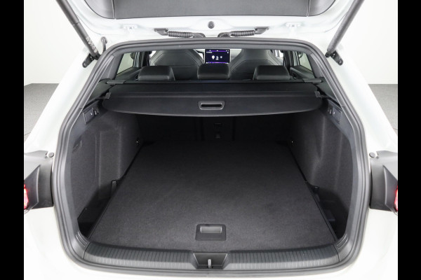 Volkswagen Golf variant R-Line Edition 1.5 eTSI 85 kW/116 pk Variant DSG | Private lease vanaf € 739,- pm |Matrix koplampen | 18 "LM velgen | Assistentie pakket |