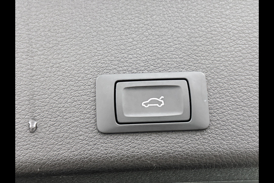 Audi e-tron E-tron 50 quattro Launch edition plus 71 kWh (PANORAMADAK, Soh 97%, MEMORY SEATS, STOELVERWARMING, CARPLAY)