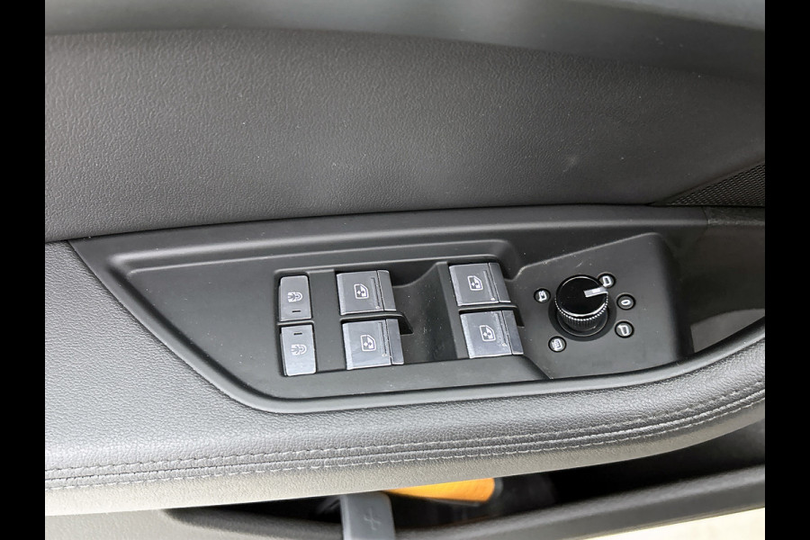 Audi e-tron E-tron 50 quattro Launch edition plus 71 kWh (PANORAMADAK, Soh 97%, MEMORY SEATS, STOELVERWARMING, CARPLAY)