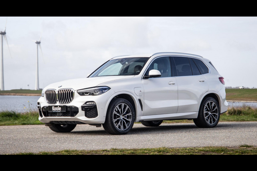 BMW X5 xDrive45e High Executive M PAKKET / BRUIN LEER / DIAMAND POOK / STOEL VERWARMING / CAMERA