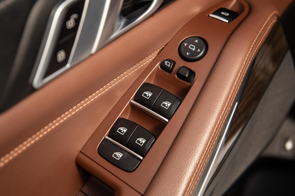 BMW X5 xDrive45e High Executive M PAKKET / BRUIN LEER / DIAMAND POOK / STOEL VERWARMING / CAMERA