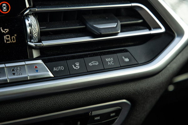 BMW X5 xDrive45e High Executive M PAKKET / BRUIN LEER / DIAMAND POOK / STOEL VERWARMING / CAMERA