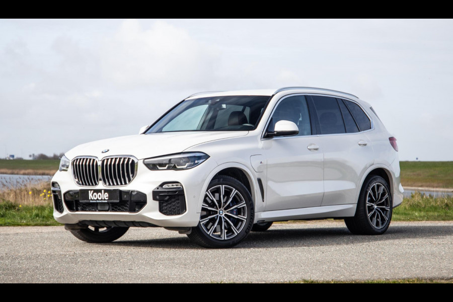 BMW X5 xDrive45e High Executive M PAKKET / BRUIN LEER / DIAMAND POOK / STOEL VERWARMING / CAMERA