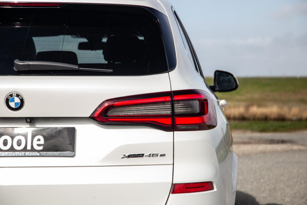 BMW X5 xDrive45e High Executive M PAKKET / BRUIN LEER / DIAMAND POOK / STOEL VERWARMING / CAMERA