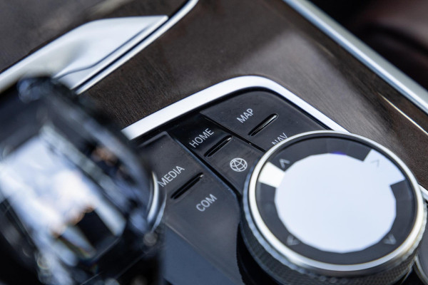 BMW X5 xDrive45e High Executive M PAKKET / BRUIN LEER / DIAMAND POOK / STOEL VERWARMING / CAMERA