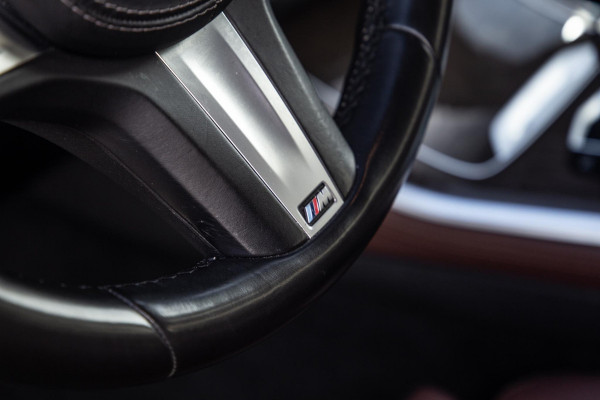 BMW X5 xDrive45e High Executive M PAKKET / BRUIN LEER / DIAMAND POOK / STOEL VERWARMING / CAMERA