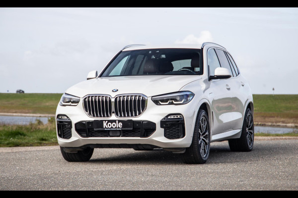 BMW X5 xDrive45e High Executive M PAKKET / BRUIN LEER / DIAMAND POOK / STOEL VERWARMING / CAMERA
