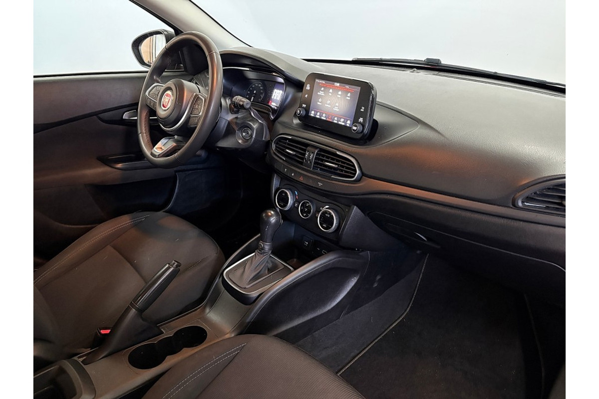 Fiat Tipo 1.5 Hybrid Street + TREKHAAK/APPLE CARPLAY/CRUISE CONTROL