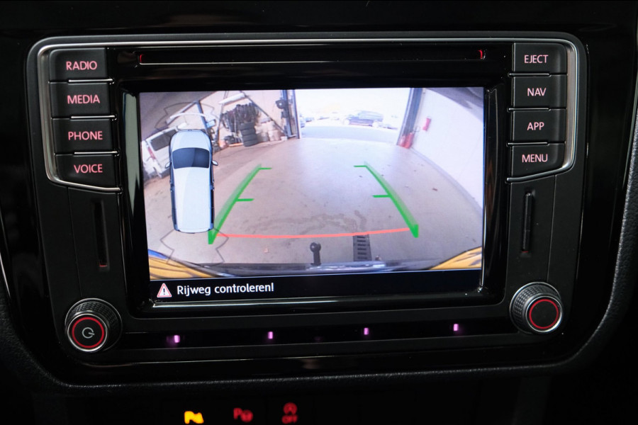 Volkswagen Caddy 1.4 TSI Highline Automaat - Airco, Cruise, Navi, Stoelverwarming, Camera, Trekhaak.