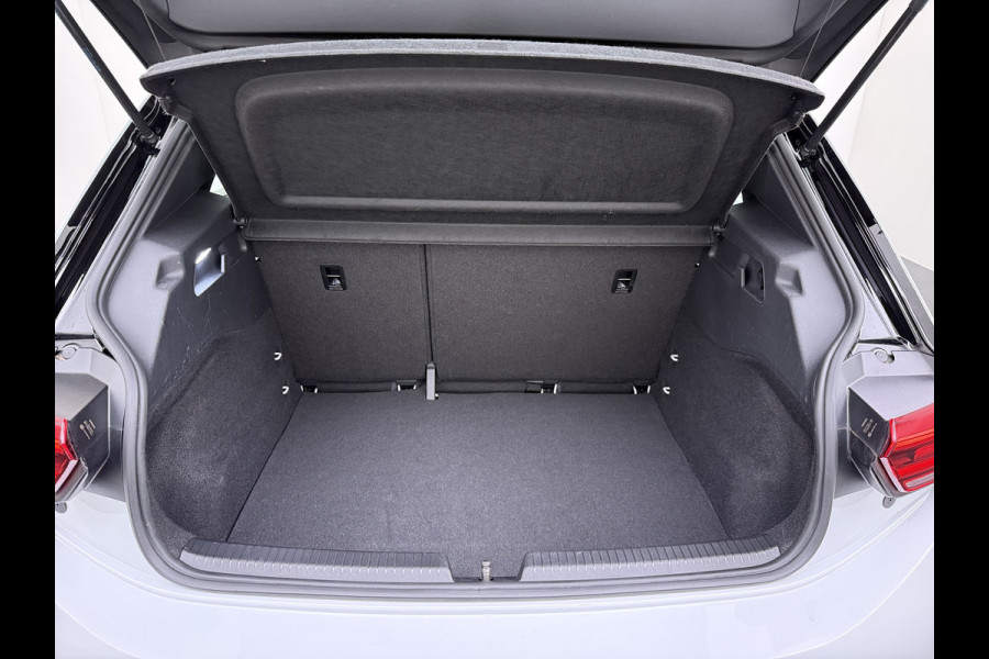 Volkswagen ID.3 First 62kWh Trekhaak Adap.Cruise Apple Carplay Android Navi Ecc Pdc Bluetooth Keyless Led Rijstrooksensor IQ Drive Stoel+Stuurverwarming SOH 90% 1e Eigenaar Origineel Nederlandse Auto