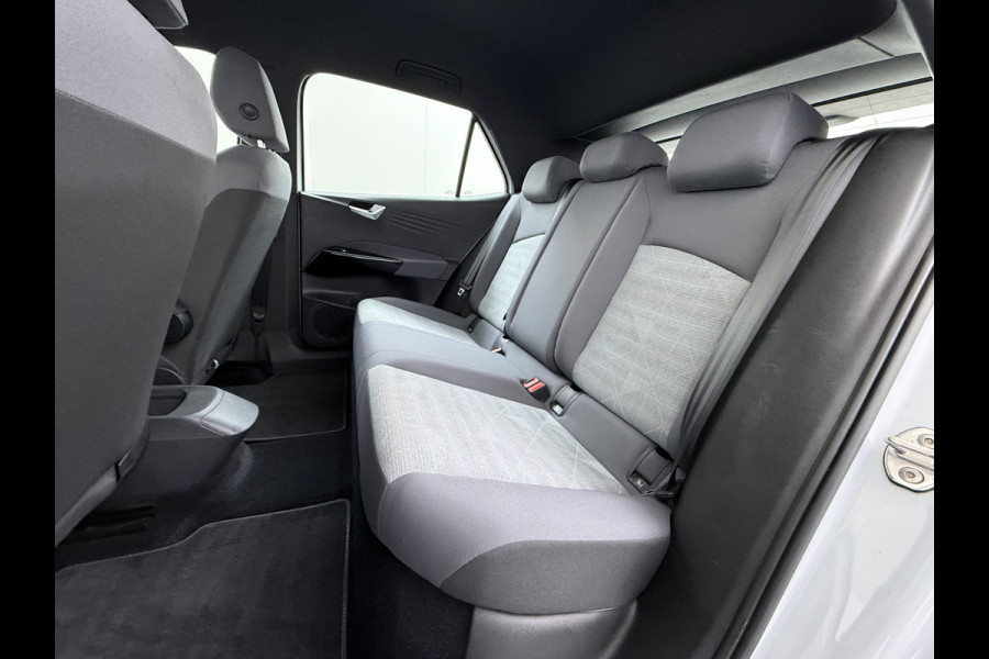 Volkswagen ID.3 First 62kWh Trekhaak Adap.Cruise Apple Carplay Android Navi Ecc Pdc Bluetooth Keyless Led Rijstrooksensor IQ Drive Stoel+Stuurverwarming SOH 90% 1e Eigenaar Origineel Nederlandse Auto