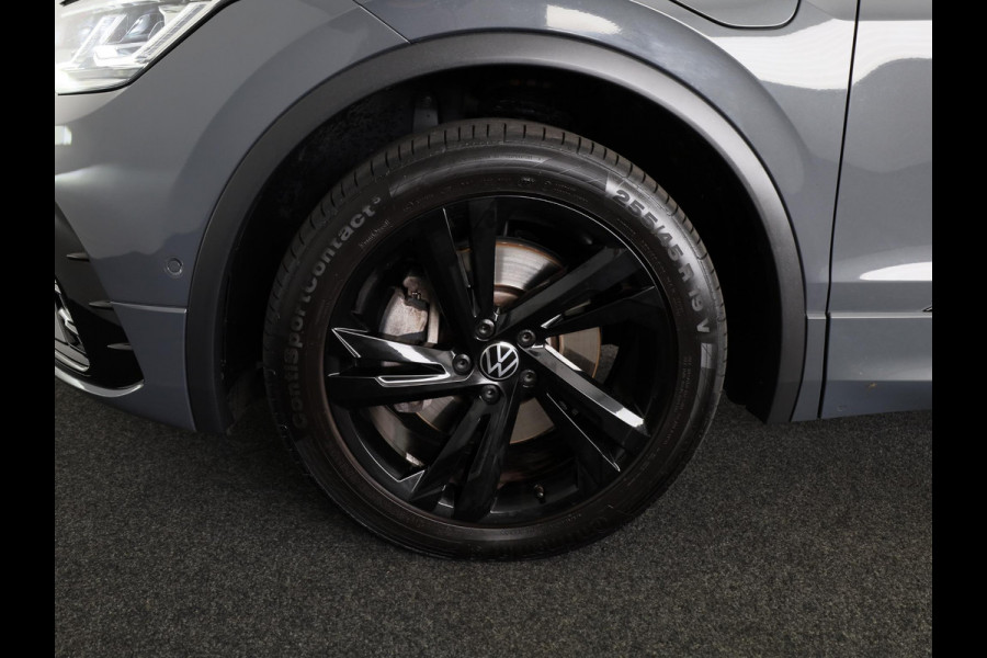 Volkswagen Tiguan 1.4 TSI eHybrid R-Line Business+ 245 pk Automaat (DSG) | Verlengde garantie | Navigatie | Panoramadak | Trekhaak (afneembaar) | Parkeersensoren (Park assist) | Achteruitrijcamera | Stoelverwarming |