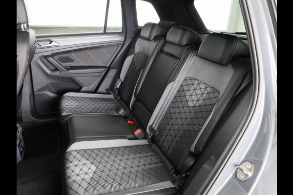 Volkswagen Tiguan 1.4 TSI eHybrid R-Line Business+ 245 pk Automaat (DSG) | Verlengde garantie | Navigatie | Panoramadak | Trekhaak (afneembaar) | Parkeersensoren (Park assist) | Achteruitrijcamera | Stoelverwarming |