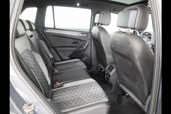Volkswagen Tiguan 1.4 TSI eHybrid R-Line Business+ 245 pk Automaat (DSG) | Verlengde garantie | Navigatie | Panoramadak | Trekhaak (afneembaar) | Parkeersensoren (Park assist) | Achteruitrijcamera | Stoelverwarming |