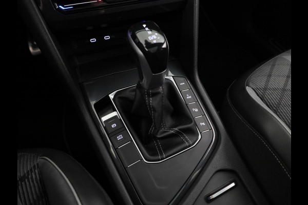 Volkswagen Tiguan 1.4 TSI eHybrid R-Line Business+ 245 pk Automaat (DSG) | Verlengde garantie | Navigatie | Panoramadak | Trekhaak (afneembaar) | Parkeersensoren (Park assist) | Achteruitrijcamera | Stoelverwarming |