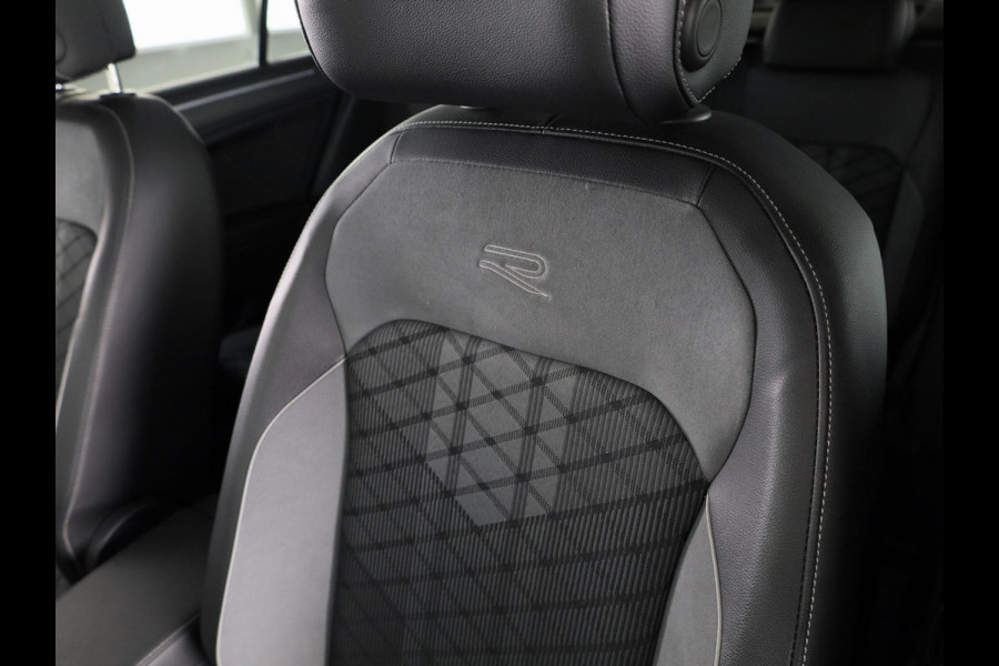 Volkswagen Tiguan 1.4 TSI eHybrid R-Line Business+ 245 pk Automaat (DSG) | Verlengde garantie | Navigatie | Panoramadak | Trekhaak (afneembaar) | Parkeersensoren (Park assist) | Achteruitrijcamera | Stoelverwarming |