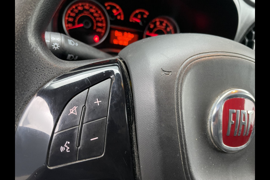 Fiat Doblò Cargo 1.6 MJ L2H1 Maxi Airco - Achteruitrijcamera - Navigatie - Cruise control - 3 zitplaatsen - Zijschuifdeur rechts - Tussenschot volledig - Elektrische ramen voor - Bluetooth - Stuur multifunctioneel - Radio
