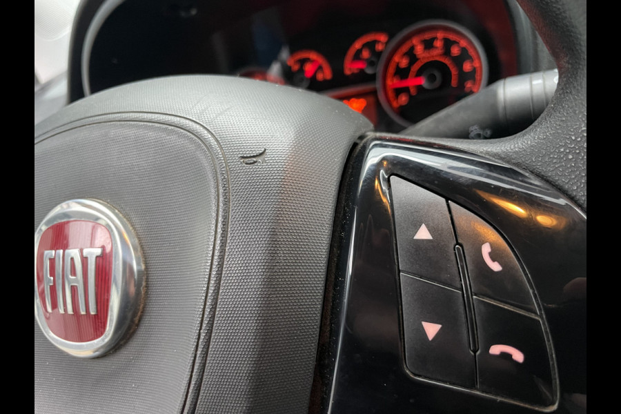 Fiat Doblò Cargo 1.6 MJ L2H1 Maxi Airco - Achteruitrijcamera - Navigatie - Cruise control - 3 zitplaatsen - Zijschuifdeur rechts - Tussenschot volledig - Elektrische ramen voor - Bluetooth - Stuur multifunctioneel - Radio