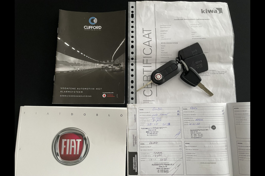 Fiat Doblò Cargo 1.6 MJ L2H1 Maxi Airco - Achteruitrijcamera - Navigatie - Cruise control - 3 zitplaatsen - Zijschuifdeur rechts - Tussenschot volledig - Elektrische ramen voor - Bluetooth - Stuur multifunctioneel - Radio