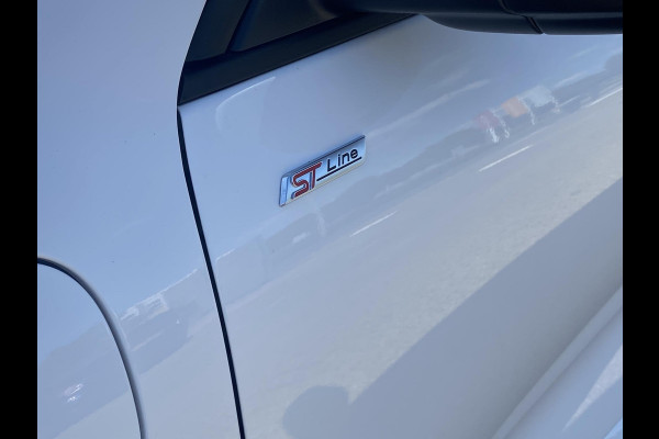 Ford Kuga 2.5 PHEV ST-Line 243 pk | Driver Assistance Pack | Wegklapbare trekhaak | 2.100 kg trekgewicht! | Winterpakket | 19 inch Licht metalen Velgen | €6.000,- prijsvoordeel!