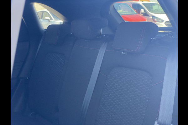 Ford Kuga 2.5 PHEV ST-Line 243 pk | Driver Assistance Pack | Wegklapbare trekhaak | 2.100 kg trekgewicht! | Winterpakket | 19 inch Licht metalen Velgen | €6.000,- prijsvoordeel!