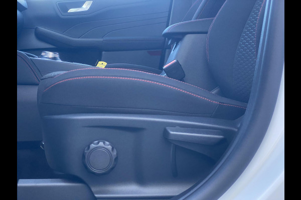 Ford Kuga 2.5 PHEV ST-Line 243 pk | Driver Assistance Pack | Wegklapbare trekhaak | 2.100 kg trekgewicht! | Winterpakket | 19 inch Licht metalen Velgen | €6.000,- prijsvoordeel!