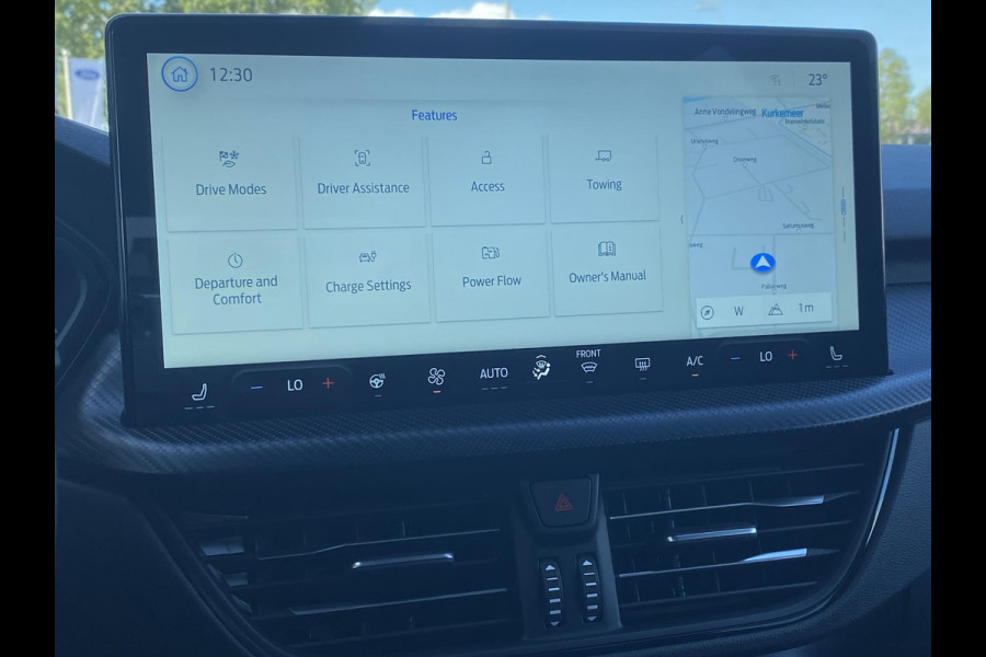 Ford Kuga 2.5 PHEV ST-Line 243 pk | Driver Assistance Pack | Wegklapbare trekhaak | 2.100 kg trekgewicht! | Winterpakket | 19 inch Licht metalen Velgen | €6.000,- prijsvoordeel!