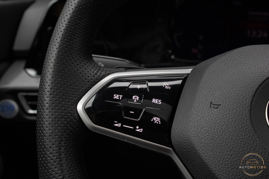 Volkswagen Golf 2.0 TSI GTI Pano Memory IQ Lights Harman Kardon