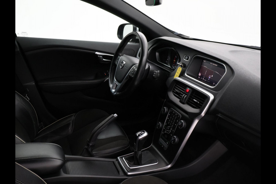 Volvo V40 2.0 T4 190 PK R-DESIGN SPORT + AFN. TREKHAAK | LED | SPORTSTOELEN | STOELVERW.