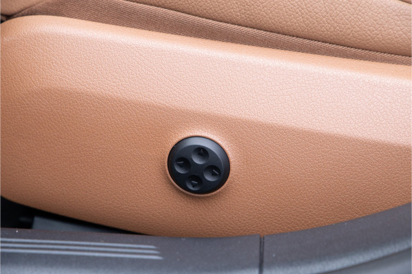 Mercedes-Benz E-Klasse 400 e 4MATIC AMG Premium Plus, Hyperscreen, Pano, Leder, Head-up, Distronic, Trekhaak