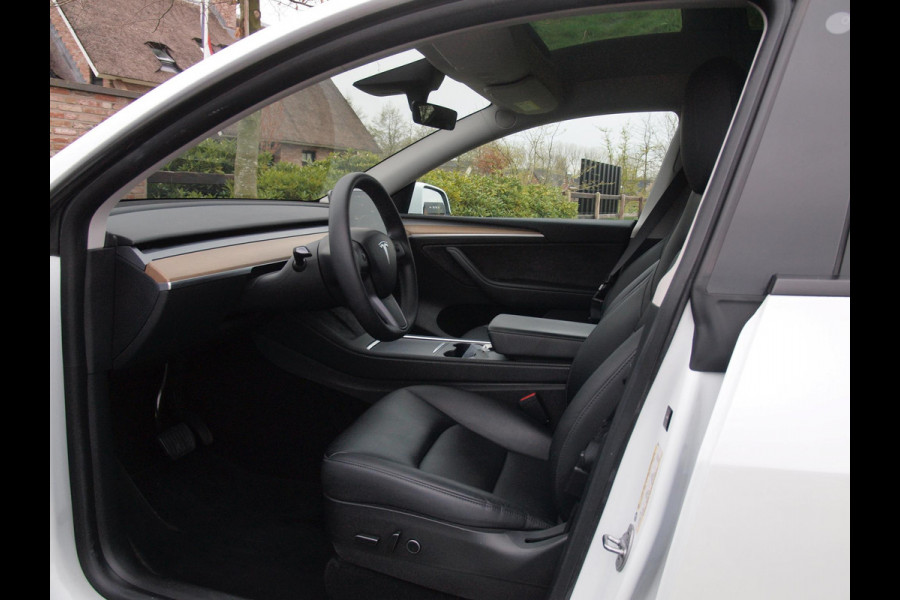 Tesla Model Y Long Range AWD 75 kWh NL-Auto | Panoramadak | 360 Camera | Full Self Driving Computer 3 | Apple Carplay |