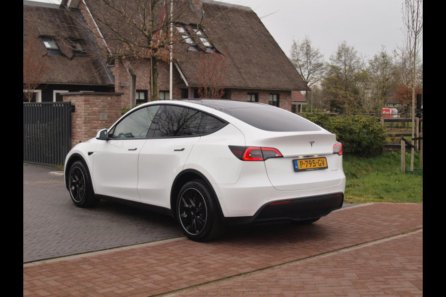 Tesla Model Y Long Range AWD 75 kWh NL-Auto | Panoramadak | 360 Camera | Full Self Driving Computer 3 | Apple Carplay |
