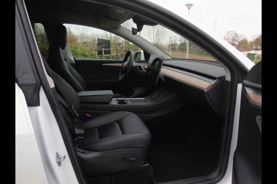 Tesla Model Y Long Range AWD 75 kWh NL-Auto | Panoramadak | 360 Camera | Full Self Driving Computer 3 | Apple Carplay |