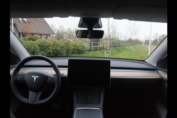Tesla Model Y Long Range AWD 75 kWh NL-Auto | Panoramadak | 360 Camera | Full Self Driving Computer 3 | Apple Carplay |