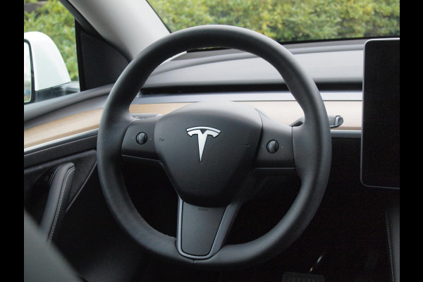 Tesla Model Y Long Range AWD 75 kWh NL-Auto | Panoramadak | 360 Camera | Full Self Driving Computer 3 | Apple Carplay |