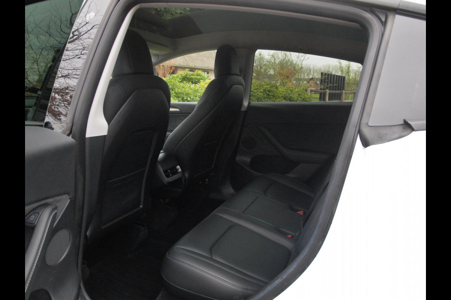 Tesla Model Y Long Range AWD 75 kWh NL-Auto | Panoramadak | 360 Camera | Full Self Driving Computer 3 | Apple Carplay |