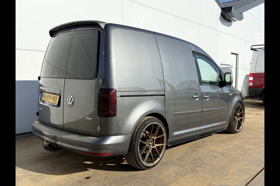 Volkswagen Caddy 2.0 TDI 102PK L1H1 19 inch Airco Cruise Control Carplay Trekhaak Maxton Design parts Navigatie Parkeersensoren