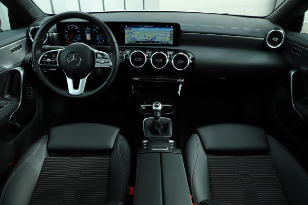 Mercedes-Benz CLA-Klasse 180 Advantage | 136PK | Panoramadak | Led | Widescreen | Carplay | Stoelverwarming | 2020.