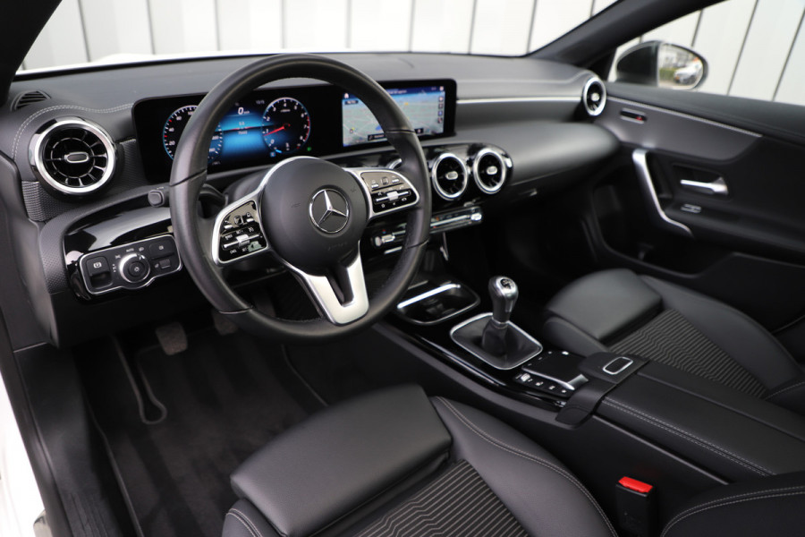 Mercedes-Benz CLA-Klasse 180 Advantage | 136PK | Panoramadak | Led | Widescreen | Carplay | Stoelverwarming | 2020.