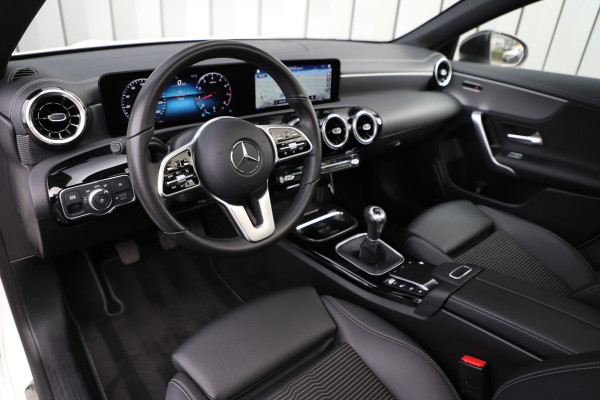 Mercedes-Benz CLA-Klasse 180 Advantage | 136PK | Panoramadak | Led | Widescreen | Carplay | Stoelverwarming | 2020.