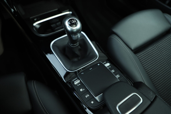 Mercedes-Benz CLA-Klasse 180 Advantage | 136PK | Panoramadak | Led | Widescreen | Carplay | Stoelverwarming | 2020.