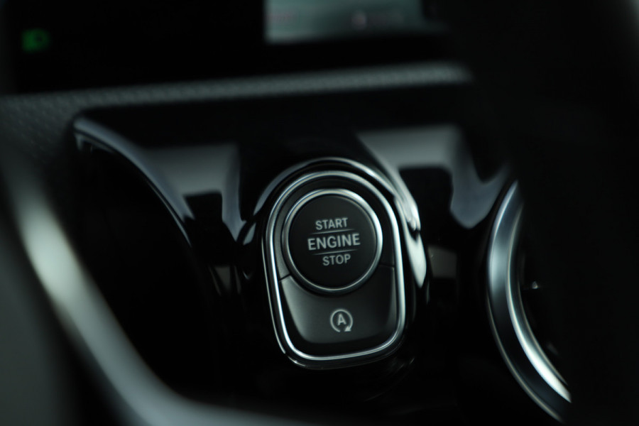 Mercedes-Benz CLA-Klasse 180 Advantage | 136PK | Panoramadak | Led | Widescreen | Carplay | Stoelverwarming | 2020.