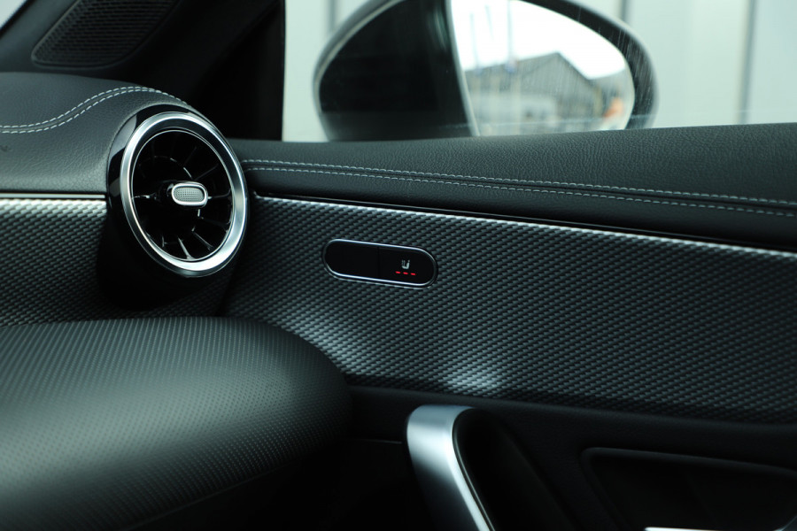 Mercedes-Benz CLA-Klasse 180 Advantage | 136PK | Panoramadak | Led | Widescreen | Carplay | Stoelverwarming | 2020.