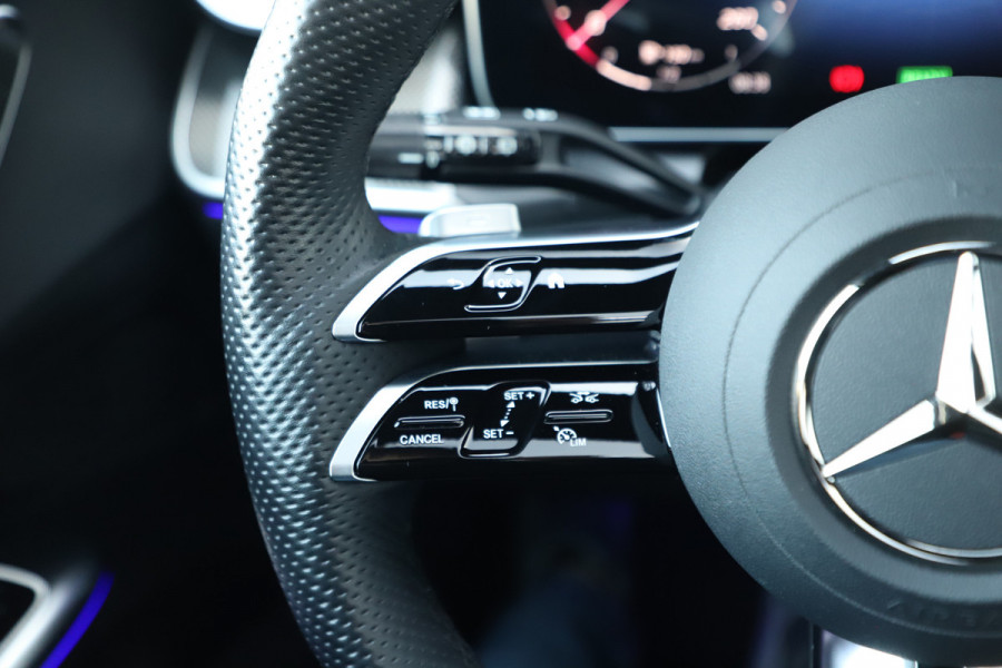 Mercedes-Benz GLC 300e AMG 4-Matic | 313PK | Massage | Keyless-go | Sfeerverlichting | Pano | Distronic+ | Stuurwielverw. | Stoelkoeling | 2024.