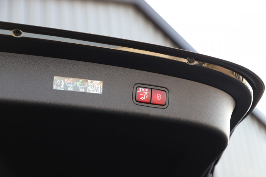 Mercedes-Benz GLC 300e AMG 4-Matic | 313PK | Massage | Keyless-go | Sfeerverlichting | Pano | Distronic+ | Stuurwielverw. | Stoelkoeling | 2024.