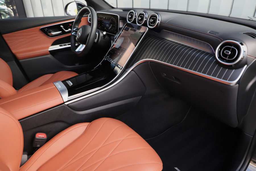 Mercedes-Benz GLC 400e AMG 4-Matic | 381PK | Achterasbesturing | Head-up | Luchtvering | Burmester | Keyless-go | Leder exclusief | Sfeerverlichti