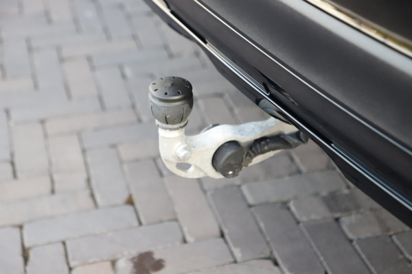 Mercedes-Benz GLC 400e AMG 4-Matic | 381PK | Achterasbesturing | Head-up | Luchtvering | Burmester | Keyless-go | Leder exclusief | Sfeerverlichti