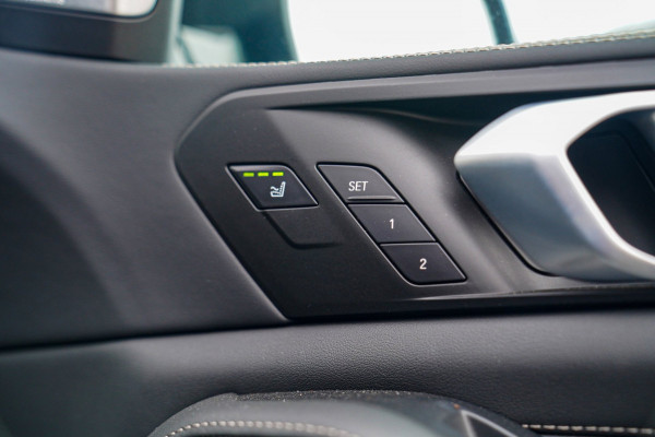 BMW X5 XDrive50e | Luchtvering | Bowers&Wilkins | Stoelverkoeling | Massage | 360 | Stuurwielverwarming | AR | Head Up Display