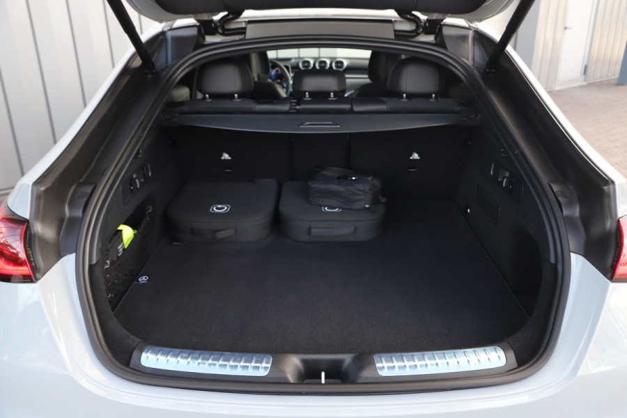 Mercedes-Benz GLC Coupé 300e AMG 4-Matic | 313PK | Head-up | Keyless-go | Burmester | Pano | Sfeerverlichting | Digital-light | Distronic+ | 2025.